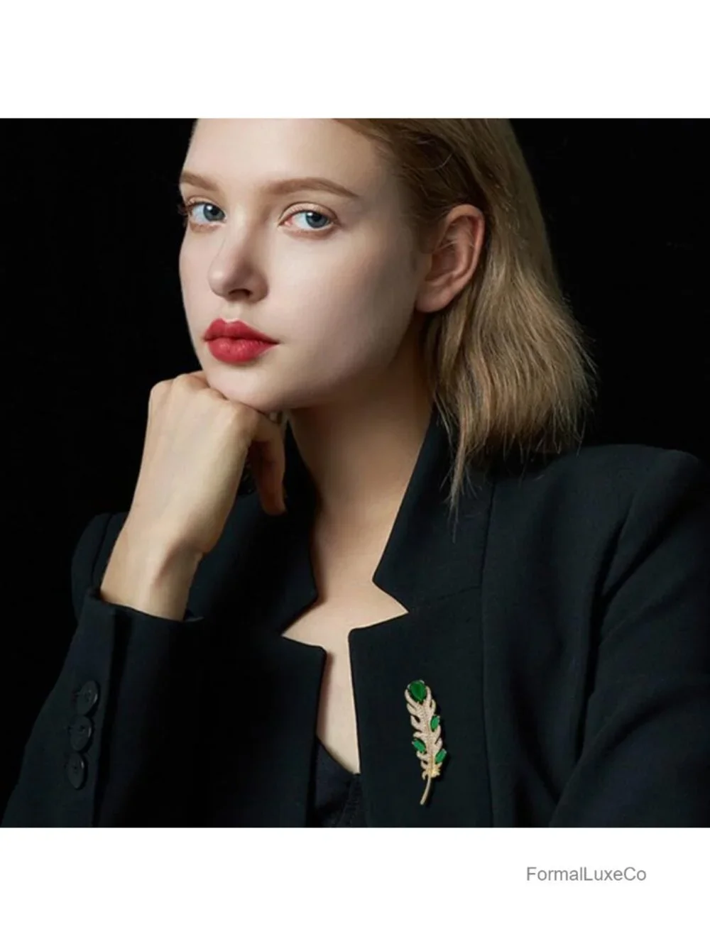 Vintage Pearl Brooch Pin for Women Clothing Dress Elegant Gift